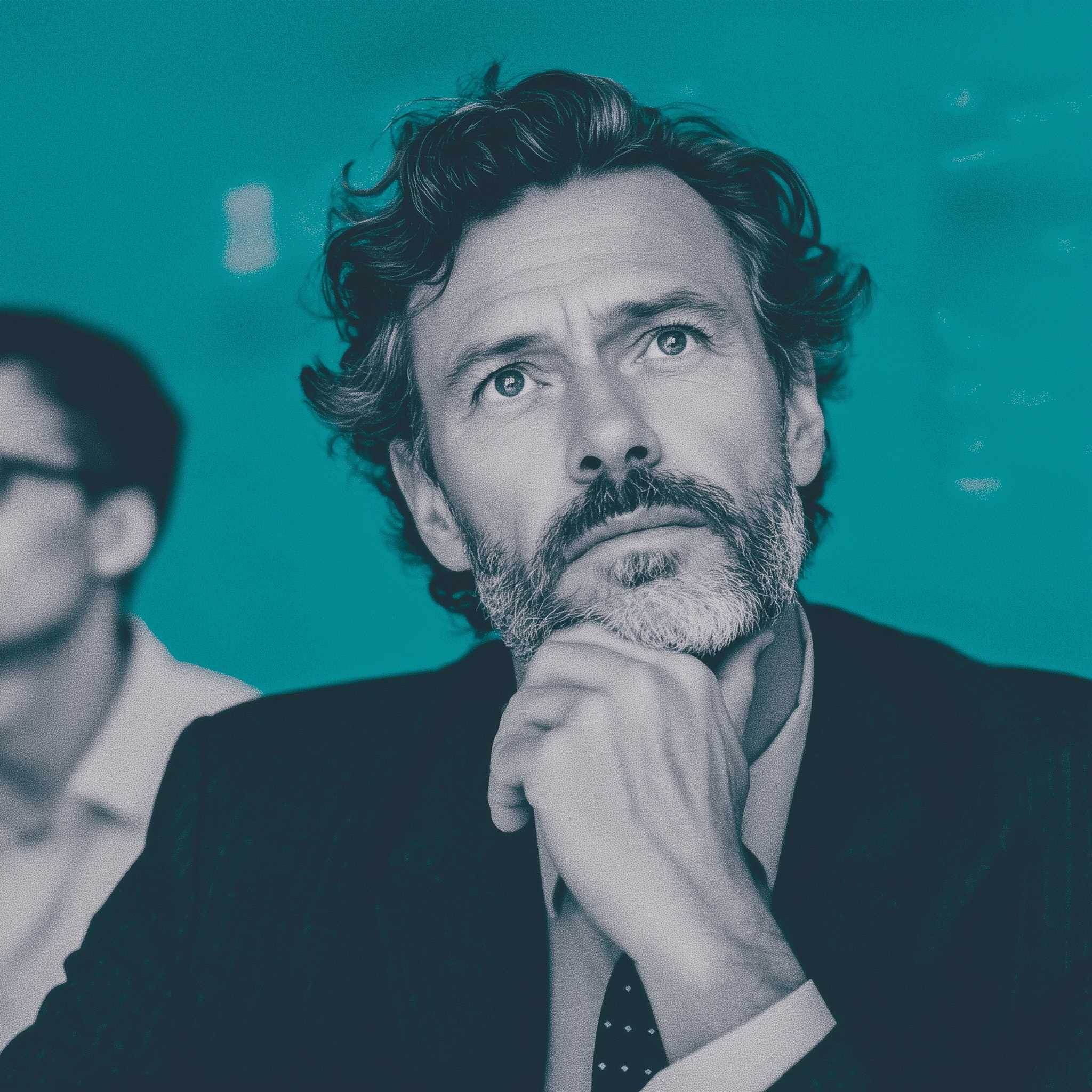 Man Top executive werkt aan de voorbereiding van zijn Goethe instituut Duits tentamen